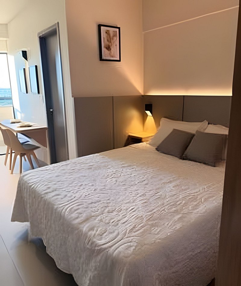 Cama queen com enxoval de hotel