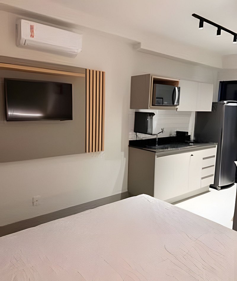 Cozinha equipada com eletrodomésticos
